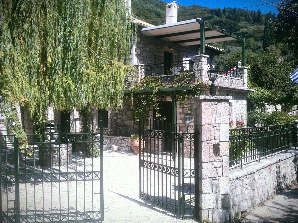 Sterna Apartment Asprogerakata Exterior photo